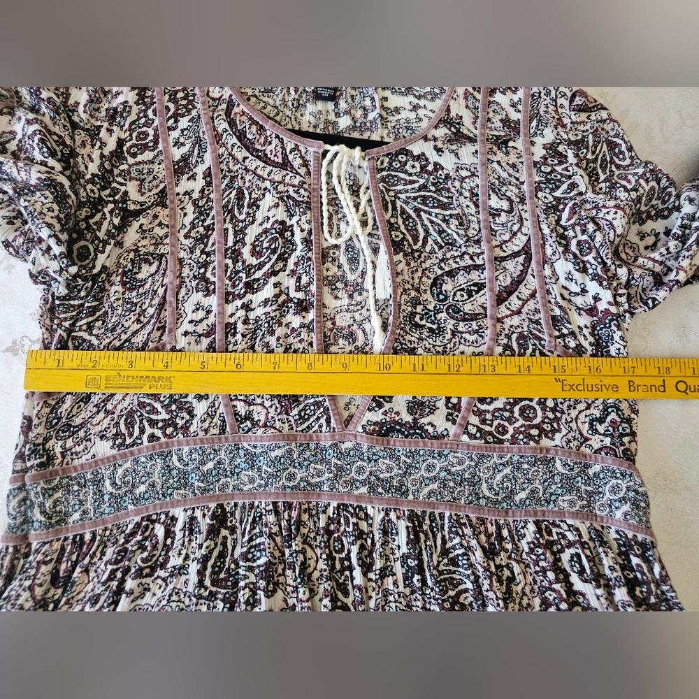 American Eagle Outfitters Floral Paisley Peasant Blouse in Mauve, Blue, Cream - Picture 4 of 12